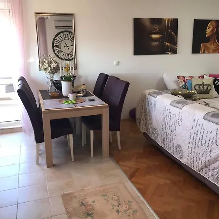 Hana Apartment