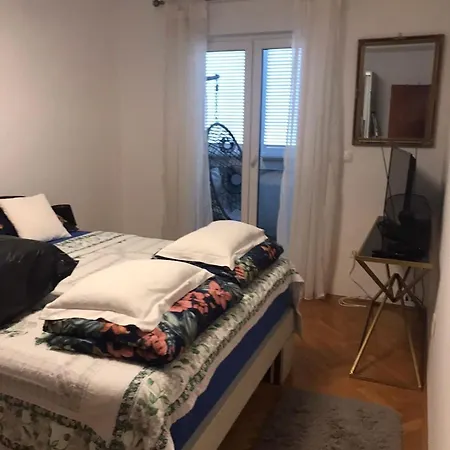 Hana Apartment *
