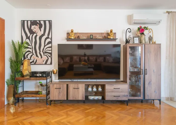 Hana 아파트 트로기르