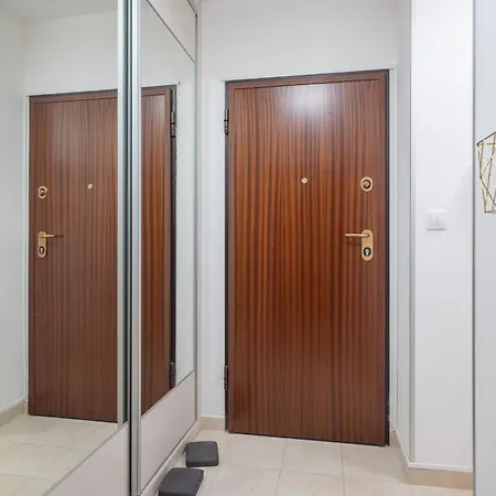 Hana Апартаменты Трогир