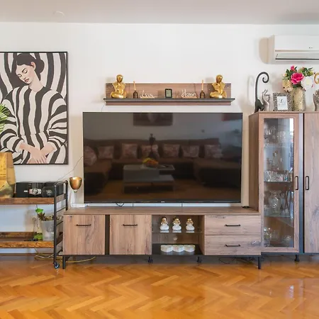 Hana Апартаменты Трогир